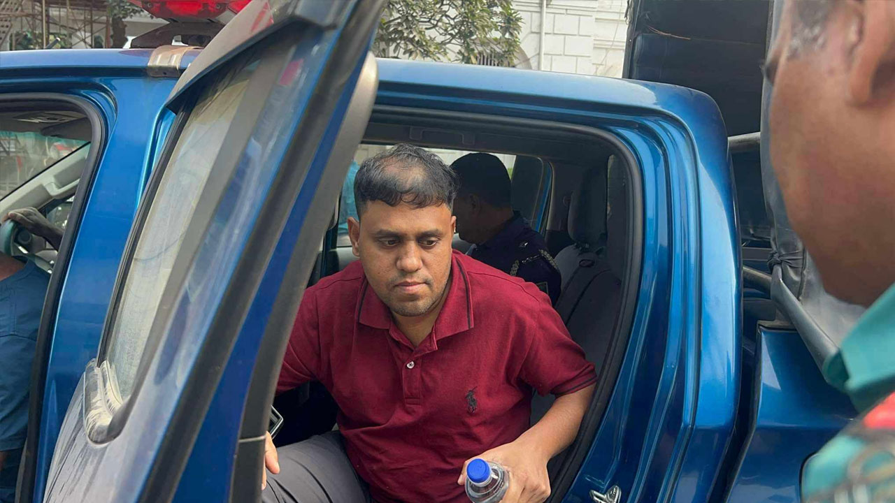 লাশ পোড়ানোর ঘটনায় পুলিশ কর্মকর্তা শহিদুল ইসলামকে কারাগারে পাঠানোর নির্দেশ